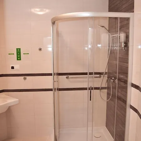 Готель Hotel Nekla Некля