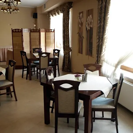 Hotel Nekla 3*