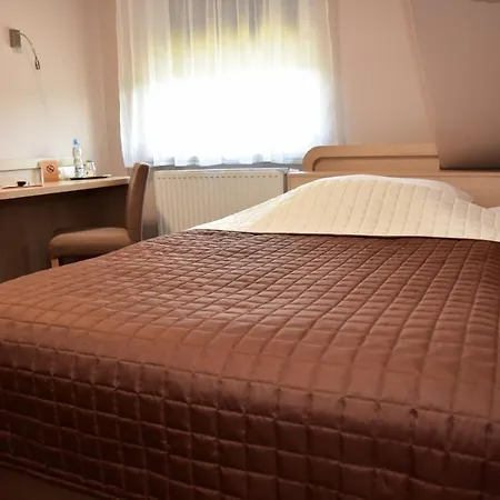 Готель Hotel Nekla Некля