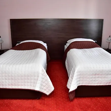 Готель Hotel Nekla 3*
